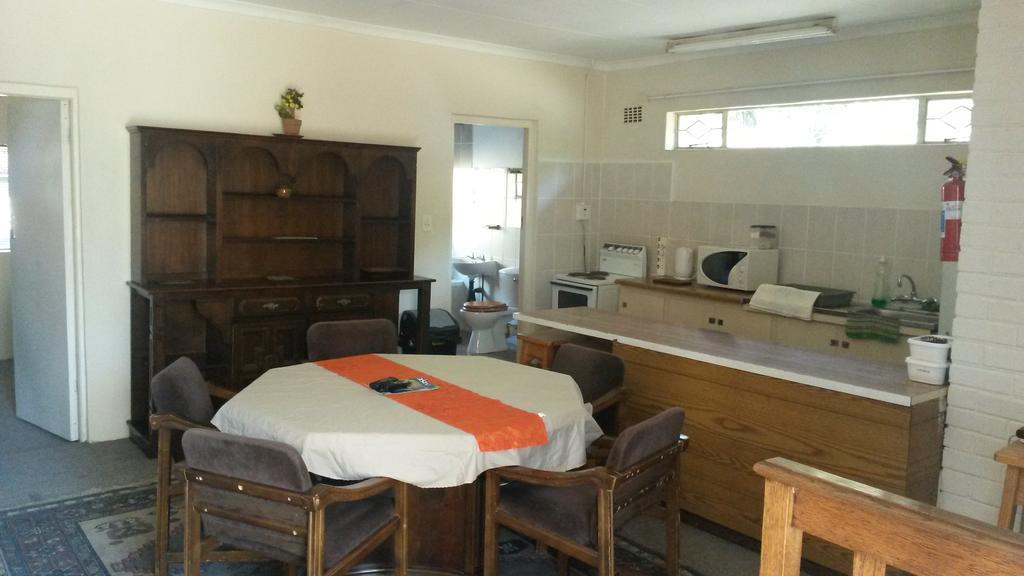 Boer En Brit Self Catering Accommodation Guesthouse Ледісміт Екстер'єр фото