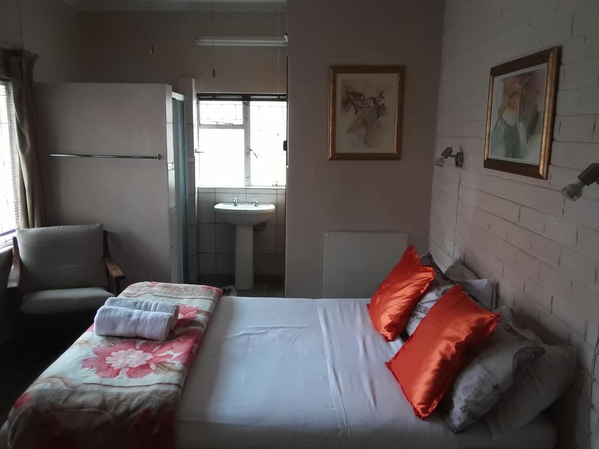 Boer En Brit Self Catering Accommodation Guesthouse Ледісміт Екстер'єр фото